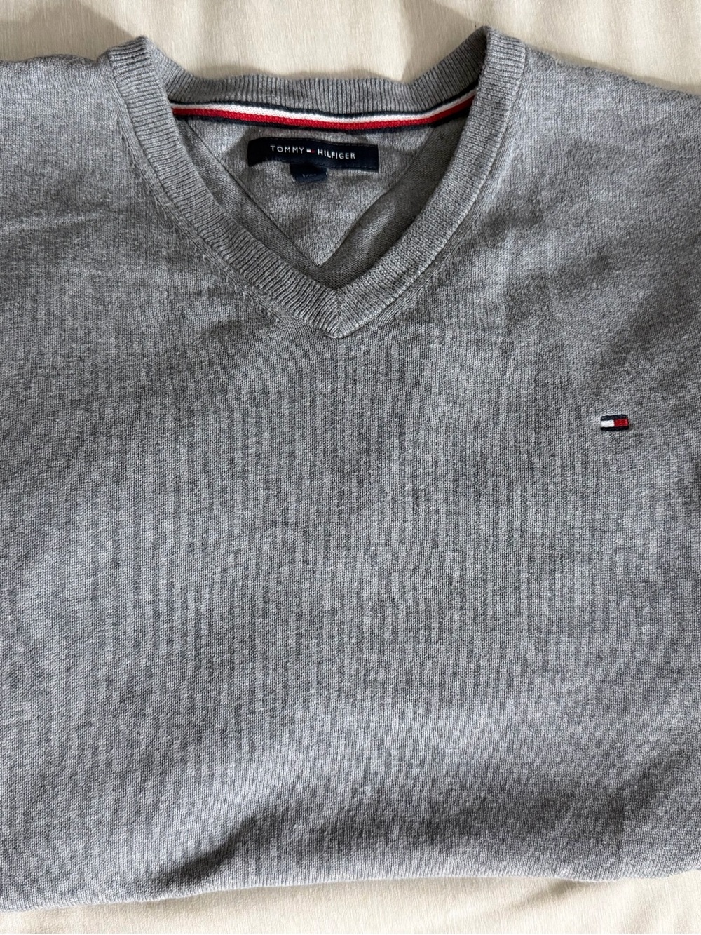 Tommy Hilfiger Men's Light Gray V-Neck Sweater with Signature Flag
